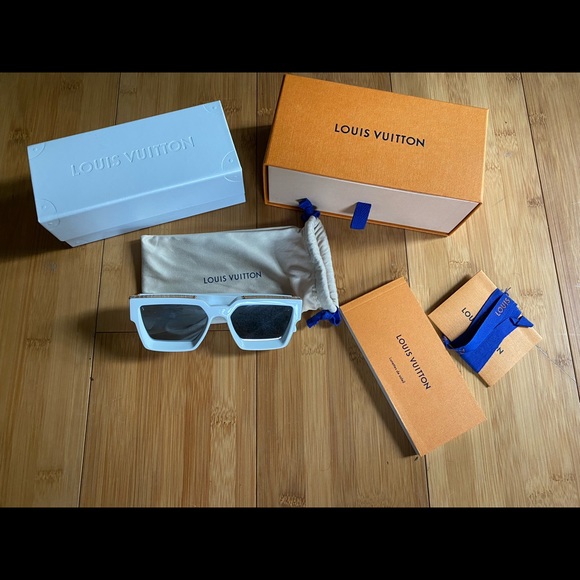 Louis Vuitton Sunglasses - Picture 3 of 7
